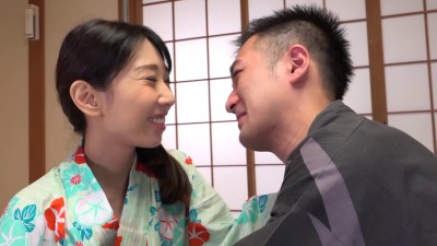 スレンダーな母と旅先性交