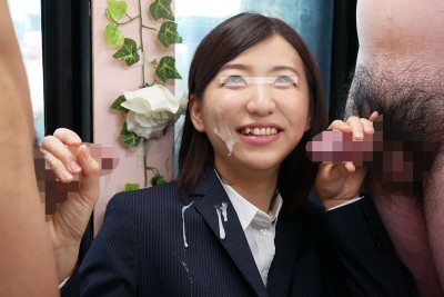 一般男女モニタリングAV×マジックミラー便コラボ企画 オフィス街で声をかけた大手企業に勤める美人OLにいきなりザーメンぶっかけ！合計21発 射精の早さに悩む男性の早漏改善のお手伝い中に予期せぬ連続暴発でスーツ・髪・顔まで精子がべっとり！心優しいインテリおま○･･･2