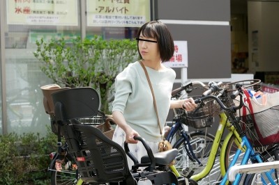 街で目を引く美人なママチャリ奥さんを自宅追跡！手を出したら嫌がりながらもビクビク感じて快楽に堕ちていく