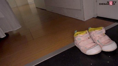 赤ちゃんとおさんぽ中 公園若ママナンパ自宅SEX おしゃれでキレイで家族想い 今時お母さんとエッチしませんか？ ひかるさん 23才（1歳の女の子の新米ママ）