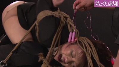 こんな可愛い娘が捜査官だったなんて。そして悪いヤカラたちに捕まっちゃうなんて。