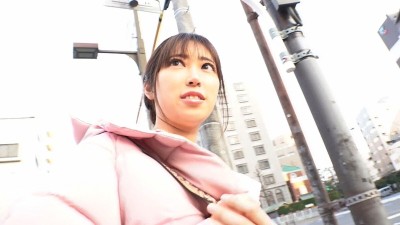 渋谷で出会ったうぶな女の子が性の悩みを抱える男と「素股オイルマッサージ」に挑戦！生マンにヌルヌルこすれるチンコに発情しちゃって『マ○コに入れちゃうw』そのまま生ハメ中出しSEX！！ さら