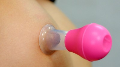 物凄く敏感なビンビン乳首なのにイキ我慢させられる素人娘。