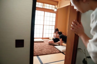麗しの兄嫁 動画配信している巨乳自慢の兄嫁が搾乳機レクチャー動画を投稿したらファンに顔バレして巨乳をイジリたおされ中出しまでされてしまいました･･･ 羽月乃蒼
