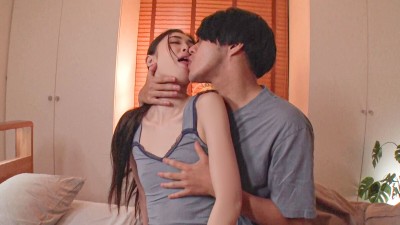 夫の部下に言い寄られ･･･自宅で裏切りのNTR 小松杏