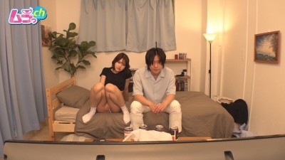 ニンゲン観察 男友達と仲良くAV鑑賞･･･してるうちにオマ〇コウズウズ！我慢できず友人のチ〇ポに手を掛ける、淫乱すぎる女友達
