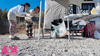 ハニカミキャンプ旅行 最初は緊張したけど･･･外でハグしてキスしたら･･･一気に距離が近づいてキャンピングカーで何度も身体を重ね合った24時間限定の恋人デート 皆月ひかる 咲野瑞希