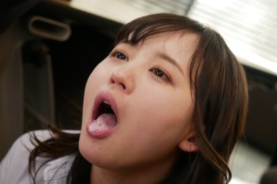 インターン大学生のゆらちゃんはノーハンドフェラでチ〇ポをギンギンにして精子をごっくんしちゃうビッチだった･･･ 日向ゆら