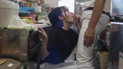 ラーメン屋唯一の女バイト、汗だくガテン系店員の性欲発散を担うセクハラOK娘。 渚恋生