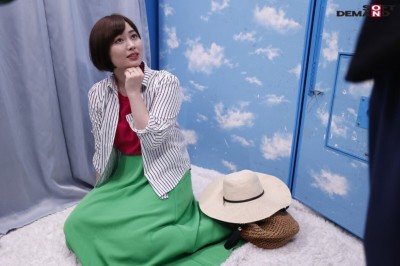 マジックミラー号 初めてのDEEP「乳揉み」 久しぶりに感じた優しくて温かい男の手付きに隠していた欲求不満が爆発！？旦那以外のち〇ぽで痙攣イキ【さくら編】