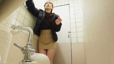 女子トイレ覗き迫力の放尿と生々しいオナニー ＃4