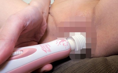 クチュクチュ音を響かせ痙攣 イキ狂う欲求不満な美熟女の全力オナニー