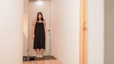 夫の部下に言い寄られ･･･自宅で裏切りのNTR 沙月ふみの
