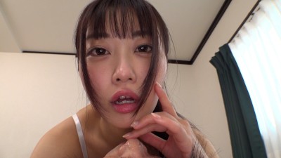 大きな目でガン見してくる女の子がM男に濃厚鼻フェラ