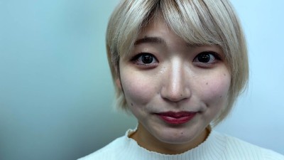 M男が街中で女性に声をかけてワキを舐めさせて貰う 美容部員 はるのちゃん