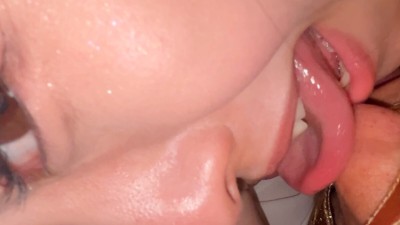 実況しながら鼻を辱めるドSお姉さんがM男に濃厚鼻フェラ