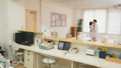 熟女看護師院内不倫～待合室での不貞行為～ 良香さん