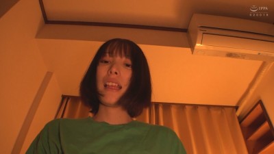 ピンク乳首がビンビン勃起！お掃除フェラもこなすスケベ娘