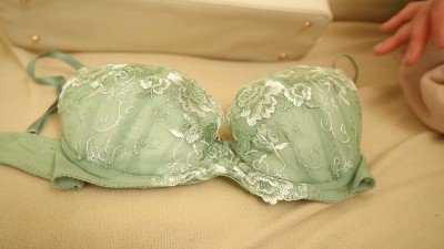 淑女の皆さん！おっぱい見せてくれませんか？ 4