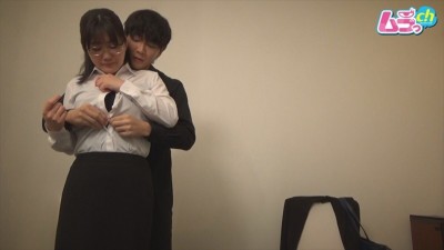 ホテル部屋REC 「マネージャーになるには身体が資本！」推しのアイドルマネージャーになりたいNNT（無い内定）就活生の弱みに付け込み、中出し発射でマ●コの奥までじっくり身体検査！