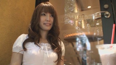 見た目はハデなのに実は恥ずかしがり屋？！ウエスト細いのに脱がせてみたらGカップな人妻さんと一期一会の中出しセックス！