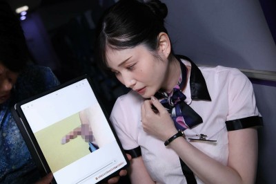 「内緒で撮った画像を見せていただけませんか？」間違えたフリしてチ○ポ画像を見せて赤面するお...