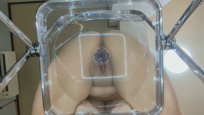 超フェチ向け映像！椅子の下からムッチリ美少女のディルドオナニーを激撮