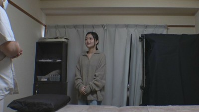 興奮オイルマッサージ 中出し素人娘 VOL.75 超強力興奮オイルを配合したマッサージオイルを施術中に知らずに塗りこまれたオンナは、身体の火照りに驚き、チ〇ポを欲しがる自分に戸惑い、垂れ出したマン汁に恥ずかしがりながらも生ハメ中出しまで欲してしまう！